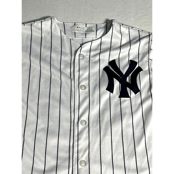 New York Yankees Kids Gleyber Torres #25 Jersey Size Youth Small MLB - Picture 10 of 10